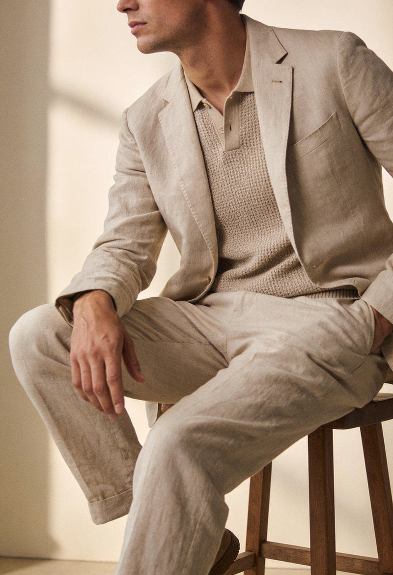 Hero card - man in beige linen suit